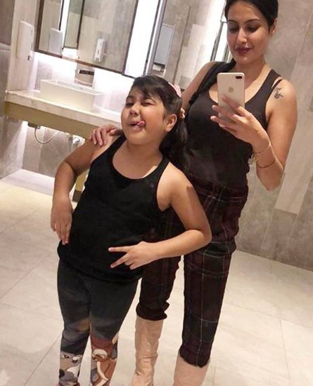 Kamya Punjabi: काम्या पंजाबी ने भी तलाक के बाद बेटी को अकेले पाला। साल 2020 में काम्या ने शलभ डांग से शादी कर ली है। 