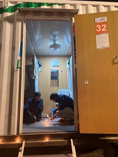 बता दें कि इन्हीं कंटेनर्स में भारत जोड़ो यात्रियों के सोने की व्यवस्था है। (Photo: Kanhaiya Kumar Twitter)