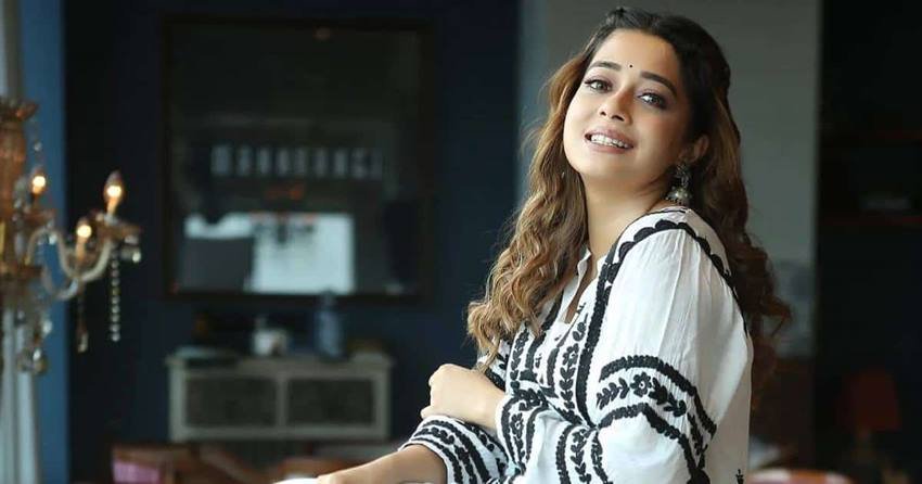 Bigg Boss 16: सलमान खान ( Salman Khan) का शो बिग बॉस 16 ऑन एयर हो चुका है। इस साल 16 प्रतिभागी घर के अंदर हैं। इनमें से कुछ नाम तो कुछ पैसा कमाने आए हैं। वहीं एक टीना दत्ता (Tina Dutta) ने साफ किया है कि वह एक जीवनसाथी की तलाश में शो में आई हैं।