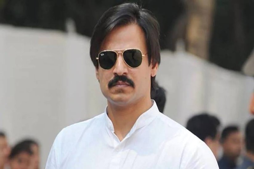 Vivek Oberoi: विवेक ओबेरॉय का करियर भी ठीक ठाक ही चल रहा था। लेकिन ऐश्वर्या राय से रिश्ते के कारण उन्होंने सलमान खान से पंगा ले लिया। प्रेस कॉन्फ्रेंस करके विवेक ने सलमान पर उन्हें धमकाने के आरोप लगाए। उस घटना के बाद से विवेक का करियर लगातार नीचे की ओर गिरता गया।