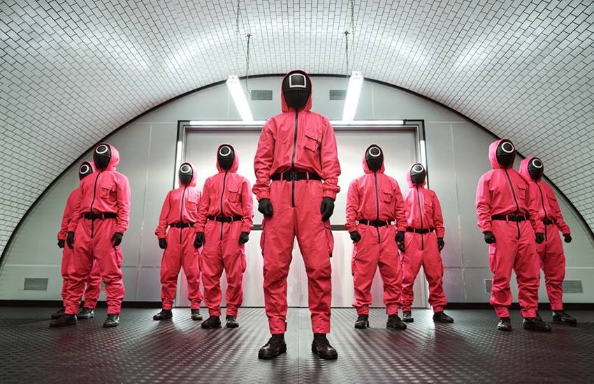 Bollywood Korean Remake: ओटीटी (OTT) प्लेटफार्म पर कई कोरियन वेब सीरीज (Web Series) और फिल्में ऐसी हैं जिन्हें भारतीय दर्शकों ने भी खूब पसंद किया। बॉलीवुड में भी कई कोरियन फिल्मों के रीमेक बने हैं। इन फिल्मों में सलमान खान (Salman Khan) से अक्षय कुमार (Akshay Kumar) तक जैसे सुपरस्टार्स ने काम किया है। आइए डालते हैं कोरियन फिल्मों पर बेस्ड बॉलीवुड मूवीज पर एक नजर: