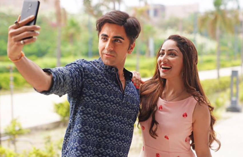 सोशल मीडिया ऐसा जरिया बन चुका है जो किसी की भी निजी जिंदगी को लेकर कई सारी बातें भी सामने ला देता है। बात देश की चर्चित हस्तियों की करें तो सोशल मीडिया के जरिए उनके रिलेशनशिप या ब्रेकअप का भी अंदाजा हो जाता है। कई ऐसे सेलेब्स हैं जिनके रिश्तों की कड़वाहट उनके सोशल मीडिया अकाउंट पर भी दिखी। 