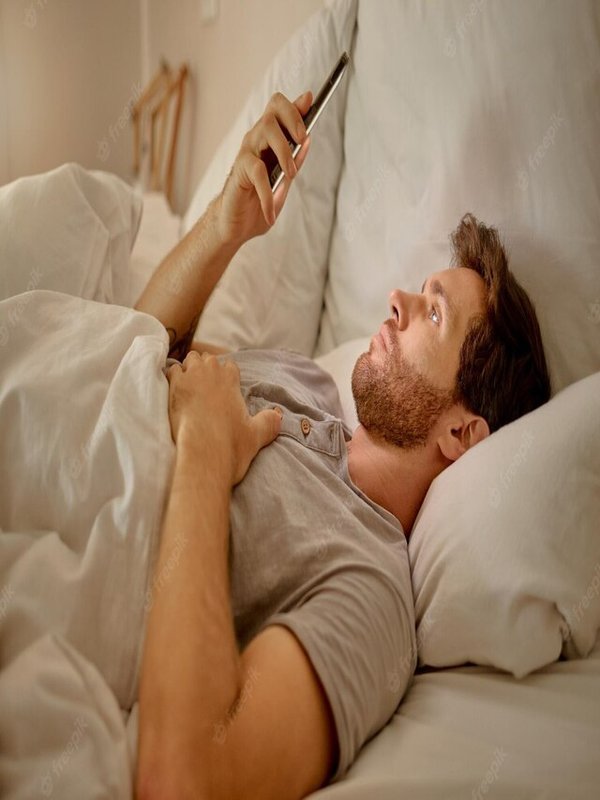 DEMERITS OF USING MOBILE PHONE LATE AT NIGHT