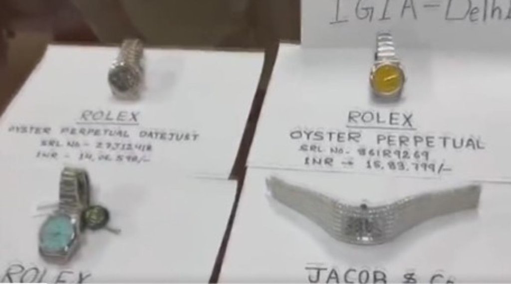 Man held at Delhi airport, Delhi airport, smuggling wrist watches