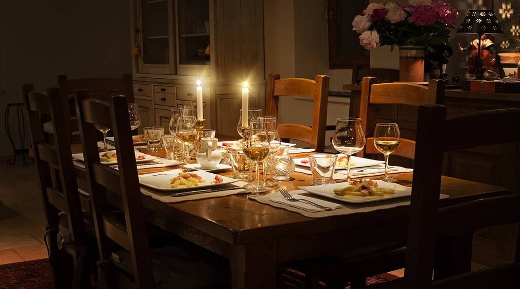 vastu shastra, Vastu Tips For Dining Table, Dining Table direction,