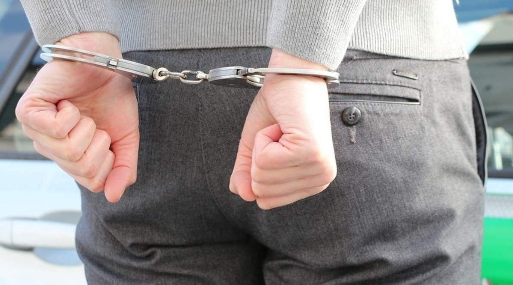 Fake wing commander arrested | IGI airport Delhi | fake IDs uniform recovered