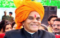 तबादलों की सिफारिश से परेशान सीएम शिवराज के सहयोगी ने गेट पर लगाया पोस्टर, लिखा- ट्रांसफर की बात कर समय व्यर्थ न करें