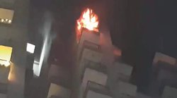 ग्रेटर नोएडा की वेदांतम सोसायटी के 17वें फ्लोर पर लगी भीषण आग, फायर सिस्टम फेल, आक्रोशित लोगों ने सड़क जाम किया