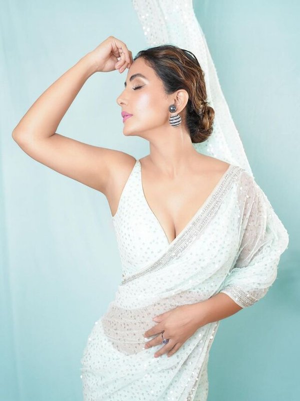 HINA KHAN IN CHANDANI LOOK