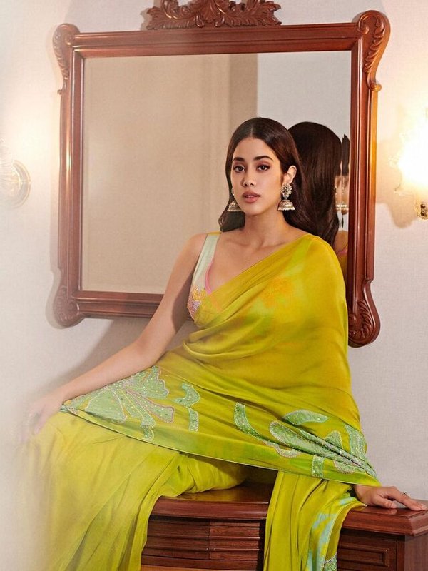 JANHVI KAPOOR IN SAREE LOOK