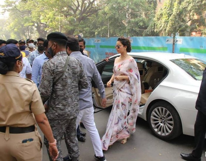 बता दें कि कंगना रनौत को वाई प्लस सिक्योरिटी मुहैया कराई गई है।
