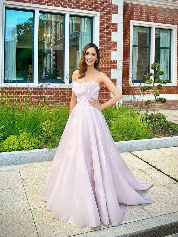 MANUSHI CHILLAR IN OFF SHOULDER GOWN LOOK