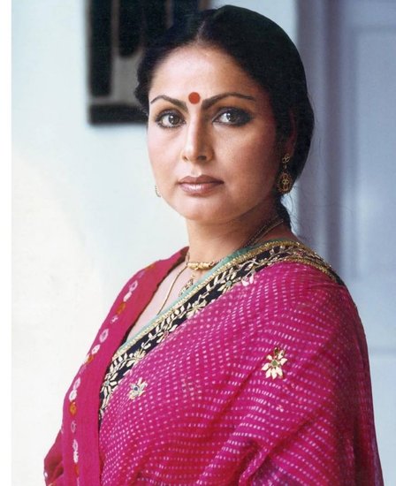 Rakhi Gulzar: राखी ने 1970 में जीवन मृत्यु नाम की फिल्म से डेब्यू किया था। डेब्यू से पहले उनकी शादी अजोय विश्वास से हुई थी। लेकिन दोनों का साल भर में ही तलाक हो गया था। राखी की गिनती बॉलीवुड की हिट एक्ट्रेसेस में होती है। (All Photos: Social Media)