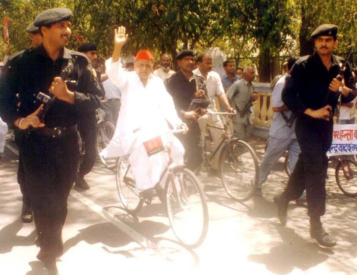 मुलायम सिंह यादव 1967 में पहली बार विधायक चुने गए थे। तब वह इटावा की जसवंतनगर सीट से जीतकर विधानसभा पहुंचे थे। 