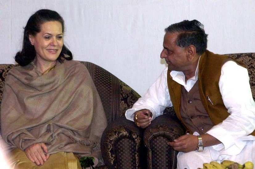 मामूली से किसान परिवार से निकल मुलायम ने अपने राजनीतिक करियर में तमाम ऊंचाइयों को छुआ।