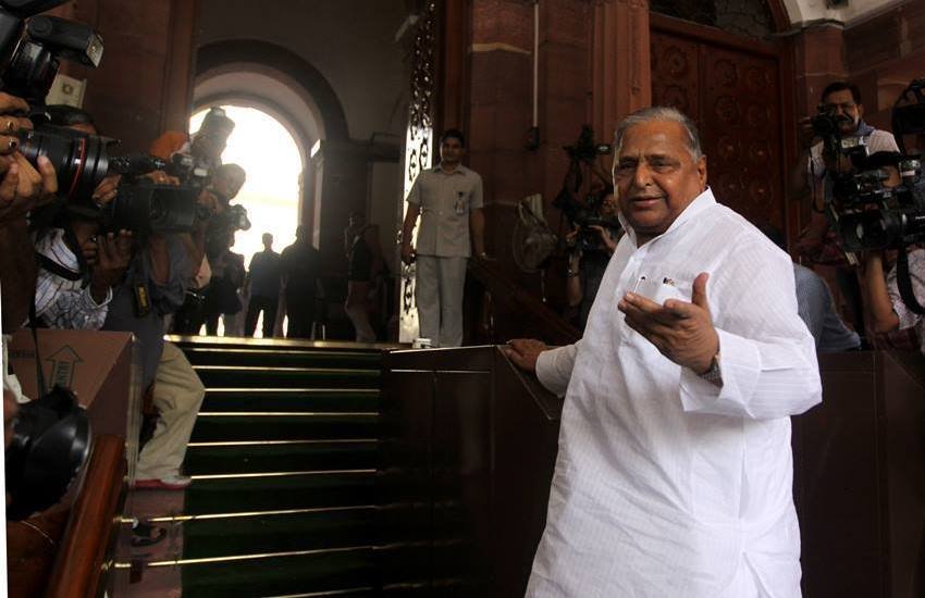 10 अक्टूबर 2022 को मुलायम सिंह यादव के निधन के बाद लोकसभा से यह परिवार गायब हो गया। (Photo: Indian Express)