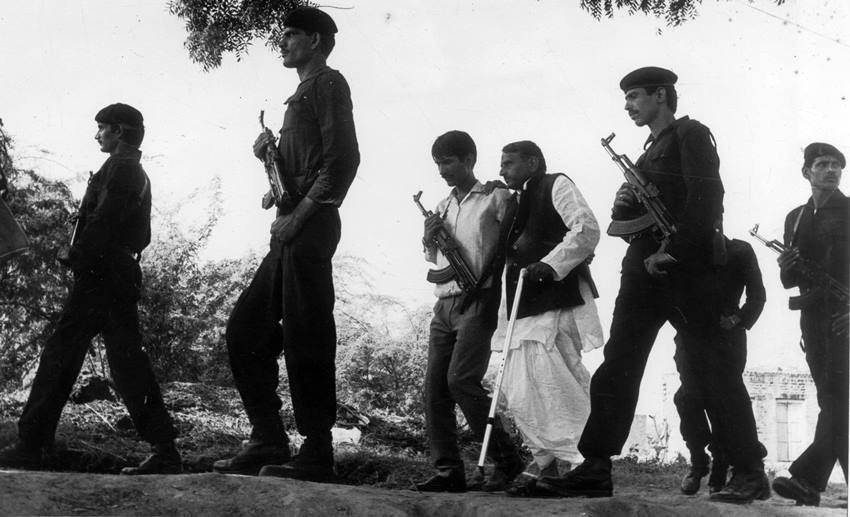 मुलायम सिंह यादव के सुरक्षाकर्मियों ने ऐसा ही किया भी। हमलवार को लगा कि सही में मुलायम मर गए। वह फरार हो गया और इस तरह से मुलायम ने अपनी जान बचा ली। (Photo: Indian Express Archive)
