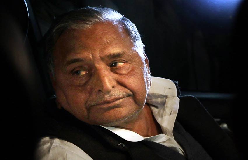 इसे संयोग ही कहेंगे कि जिस अमिताभ बच्चन के इतने करीब थे मुलायम कि उन्हीं के जन्मदिन के दिन उनका अंतिम संस्कार होगा।