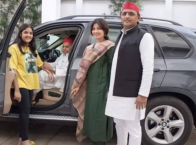 2019 के लोकसभा चुनाव में इस परिवार से सिर्फ दो लोग संसद पहुंच पाए। एक थे मुलायम सिंह और दूसरे अखिलेश यादव।  (Photo: Akhilesh Yadav twitter)