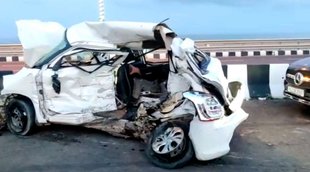 Mumbai Bandra Worli Sea Link, ambulance , accident IN MUMBAI