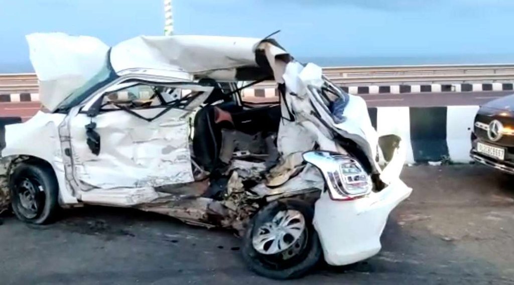 Mumbai Bandra Worli Sea Link, ambulance , accident IN MUMBAI