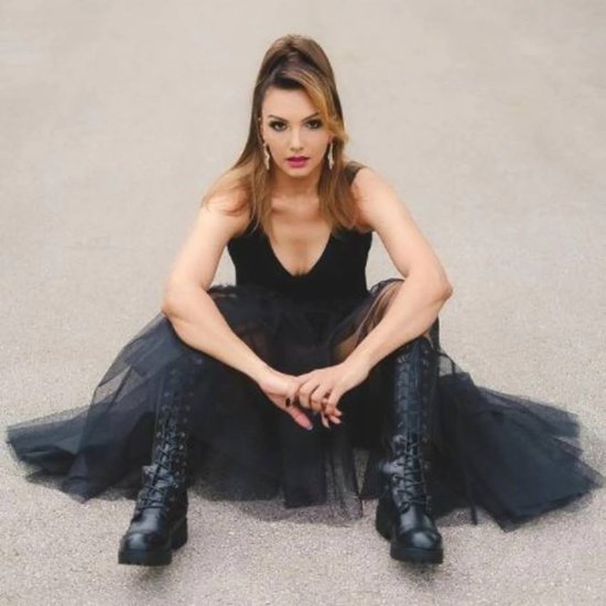 एक्ट्रेस सोमी अली ने 1993 से 1997 तक चार साल में 8 बॉलीवुड फिल्में की। ये सभी फिल्में फ्लॉप हुईं और सोमी का बॉलीवुड करियर भी।