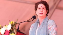 पीएम मोदी को प्रियंका गांधी ने कहा ‘कायर’ तो भड़के स्वामी चक्रपाणि, बोले-क्या ये देश का अपमान नहीं? कांग्रेस नेता ने ऐसे दिया जवाब