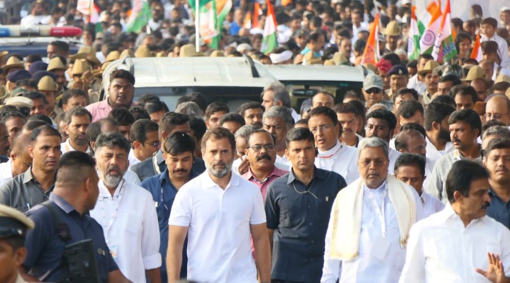 Bharat Jodo Yatra, Pro Kannada groups stage protest, , Rahul Gandhi PHOTO on Karnataka flag