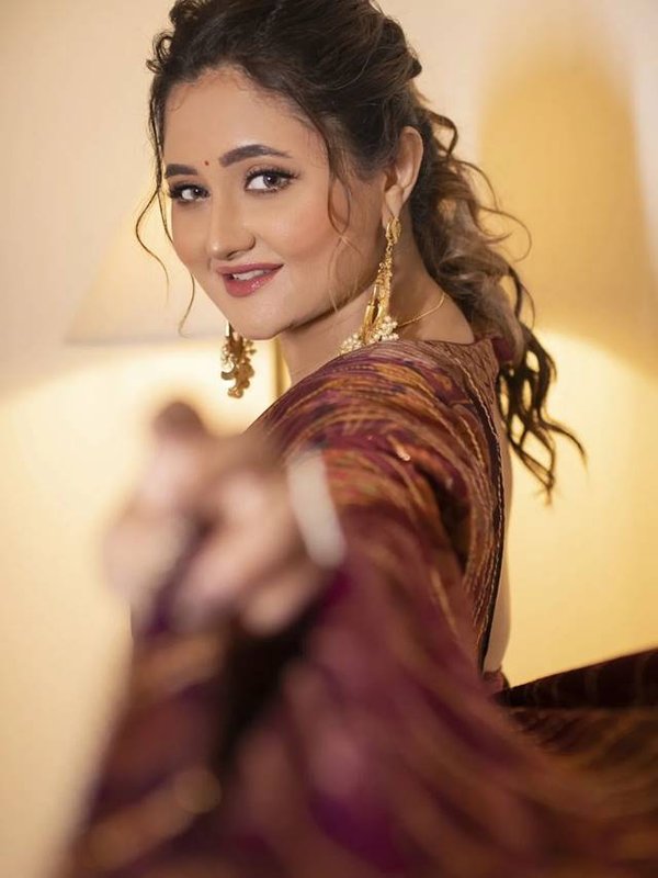 Rashmi Desai saree look