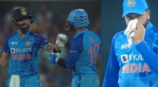 Rohit Sharma bleeding Virat Kohli Dinesh Karthik 50 Watch Video IND vs SA 2ND T20I