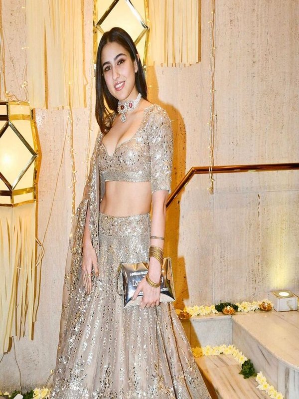 SARA ALI KHAN AS GOLDEN GIRL