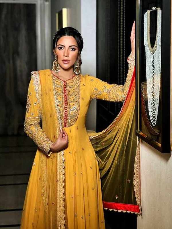 SHAMA SIKANDER IN TRADITIONAL LOOK