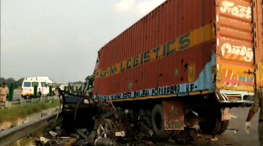 uttar pradesh, Four killed as container truck hits BMW, Purvanchal Expressway