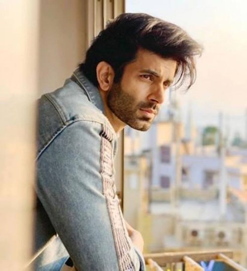 Namik Paul: नमिक पॉल के पिता आईएएस अधिकारी थे। नमिक ने अमेरिका में ऑरेगॉन के लुइस एंड क्लार्ट कॉलेज से मैथ्स और इकोनॉमिक्स में ग्रेजुएशन किया है। 