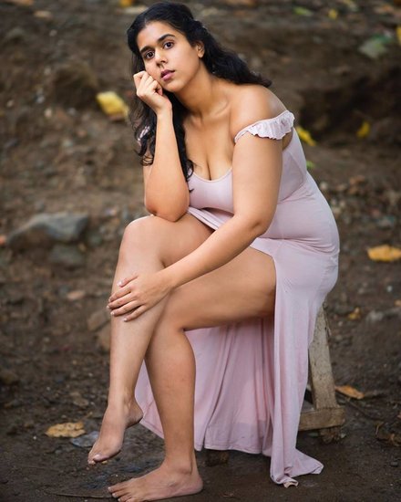 Rytasha Rathore:  रयतासा राठौर सिंगापुर के लासाले कॉलेज से ग्रेजुएशन किया है। 