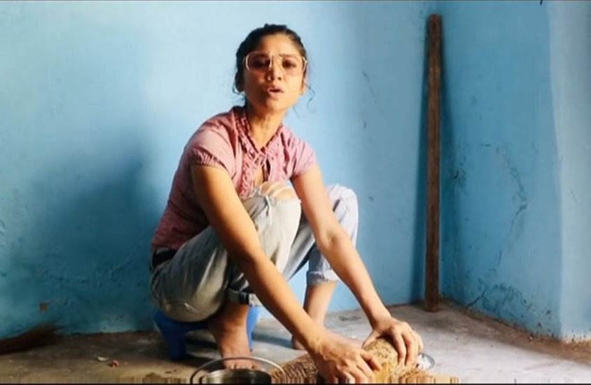 Ratan Rajpoot: साल 2018 में पिता के निधन ने एक्ट्रेस रतन राजपूत को बुरी तरह से तोड़ दिया था। वह इतनी डिप्रेस हुईं कि एक्टिंग की दुनिया से दूर होकर गांव चली गईं। 