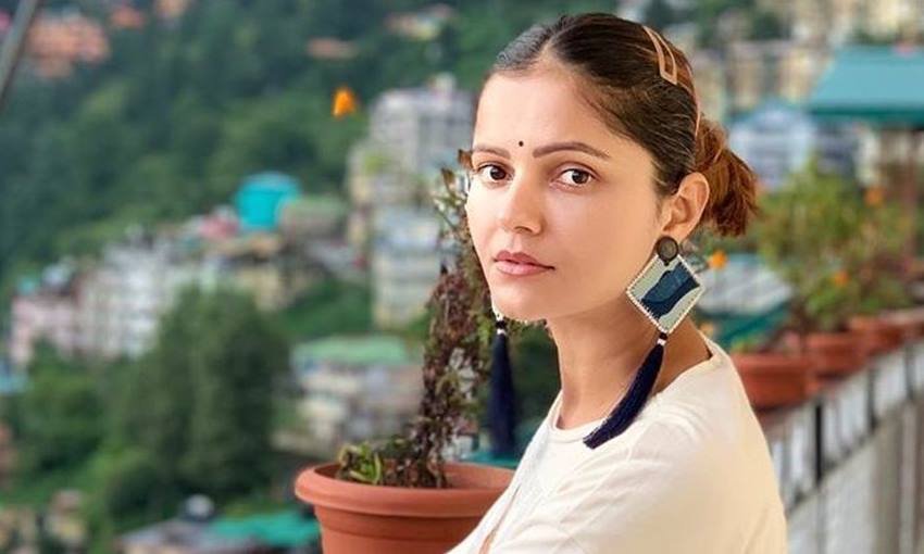 Rubina Dilaik: रुबीना दिलैक भी खुद कबूल चुकी हैं कि कुछ साल पहले वह बुरी तरह से डिप्रेशन के शिकंजे में फंस गई थीं। उन्हें सुसाइड के ख्याल आते थे। उस दौर में उन्होंने एक्टिंग से भी खुद को दूर कर लिया था।