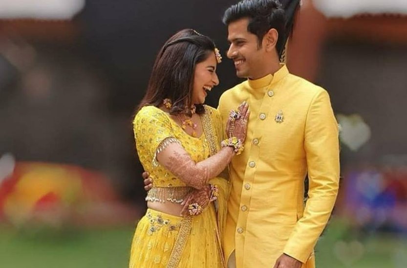 Aishwarya Sharma: ऐश्वर्या शर्मा टीवी सीरियल गुम है किसी के प्यार में पाखी नाम का किरदार निभा रही हैं। यह नेगेटिव शेड का रोल है। ऐश्वर्या को इस रोल में खूब पसंद किया जा रहा है। ऐश्वर्या के रियल लाइफ पार्टनर हैं नील भट्ट। नील भट्ट भी एक्टर हैं। दोनों ने साल 2021 में शादी रचाई थी।