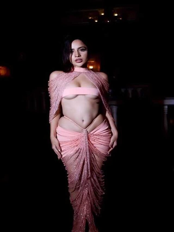 URFI JAVED IN PEARL DRESS LOOK