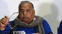 मुलायम सिंह का हालचाल लेने मेदांता पहुंचे लालू-तेजस्वी, जानें क्या बोले