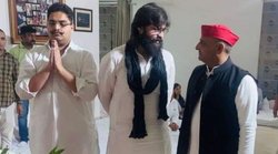 गिरफ्तारी पर रोक लगते ही मुख्तार अंसारी के बेटे अब्बास पहुंच गए सैफई, अखिलेश यादव संग फोटो की शेयर, पोस्ट में लिखी ये बात