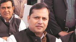 राजस्थान: वैभव गहलोत का पुतला फूंकने जा रहे थे भाजपाई, कांग्रेस कार्यकर्ता ले भागे पुतला