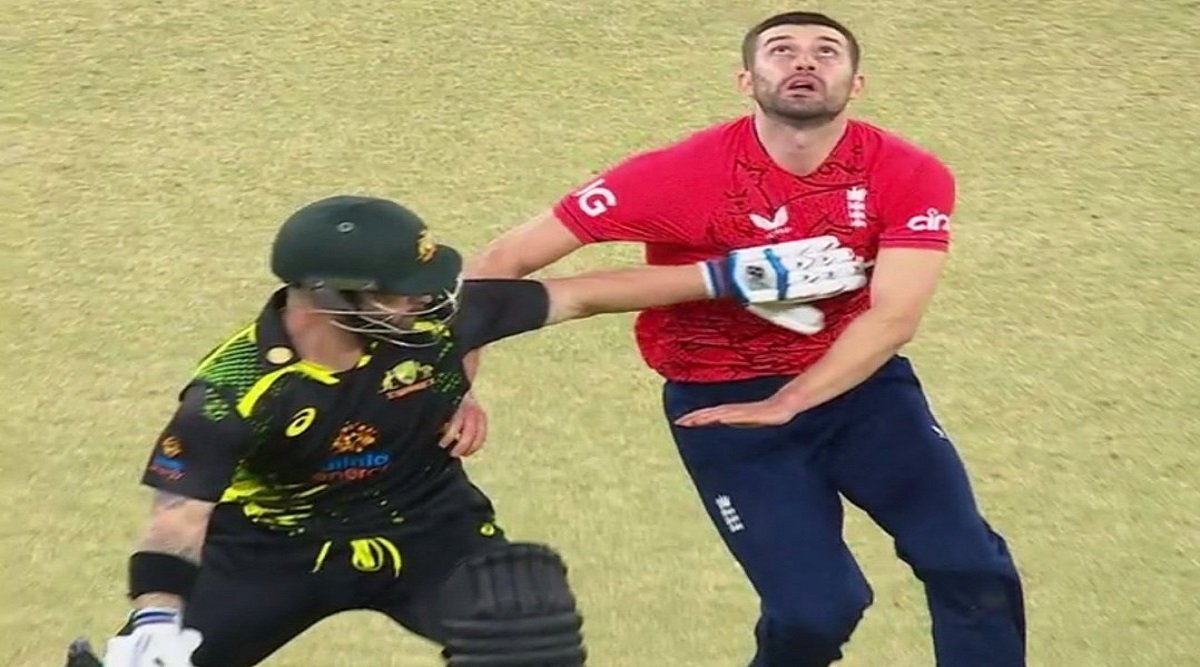 AUS vs ENG: नैतिकता पर ज्ञान देने वाले अंग्रेज अब क्यों चुप हैं? मैथ्यू वेड ने मार्क वुड को कैच लेने से रोका तो आकाश चोपड़ा ने लगाई क्लास