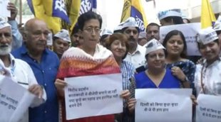 AAP workers protest, garbage issue, delhi