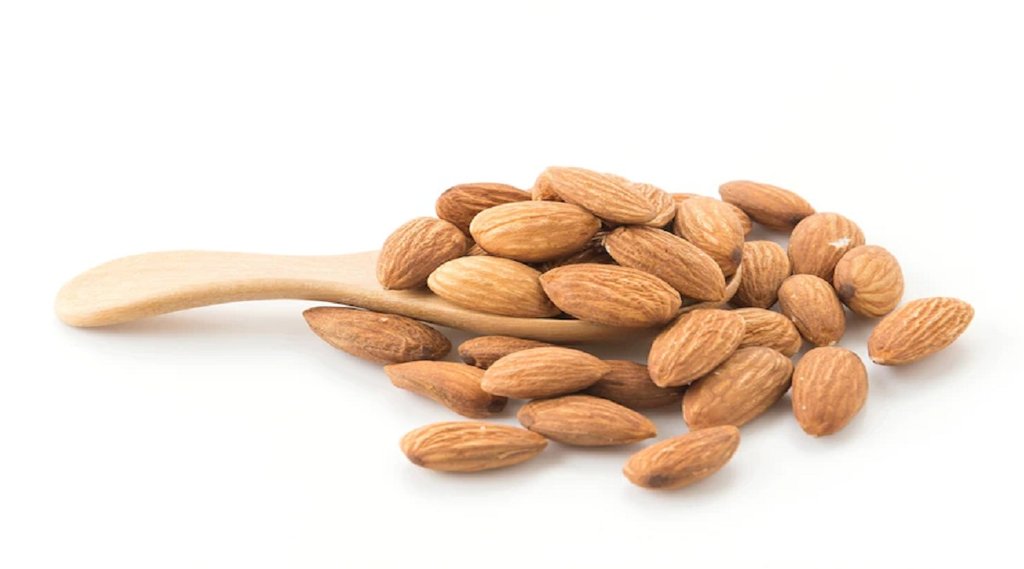 soaked almonds,soaked almonds can improve your gut healths,benefits of eating almonds