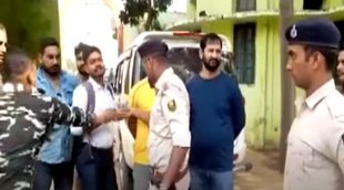 bihar news, kaimur, bhabhua police arrested fraud income tax officer