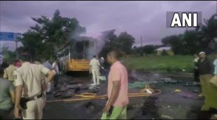 bus fire| road accident| nashik