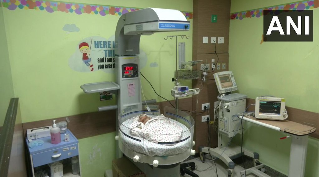 delhi news| newborn in garbage| rainfall