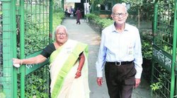 बुजुर्गों का दुख, हर समाज में अपनों के हाथों उपेक्षा का शिकार हो रहे हैं उम्रदराज लोग