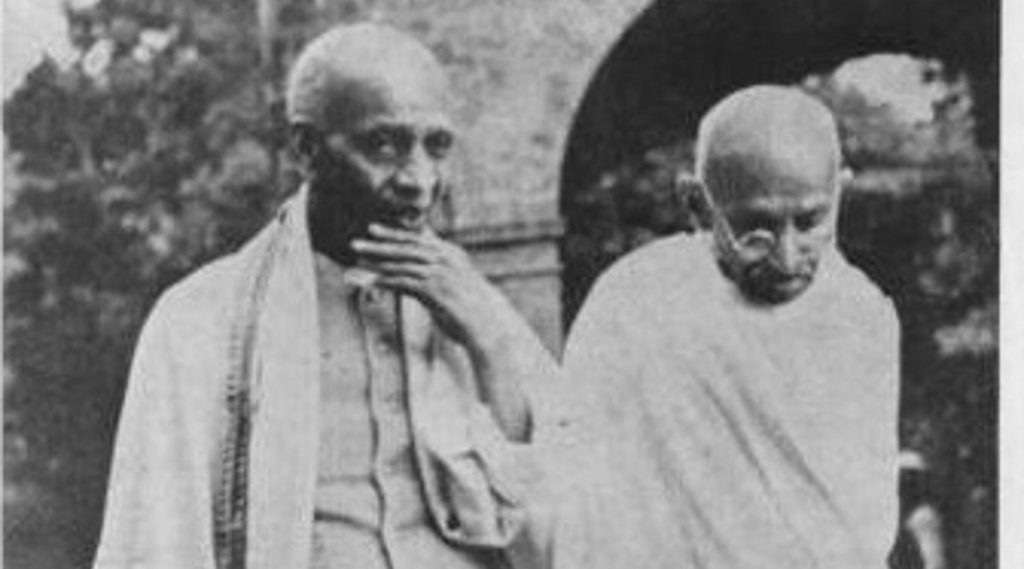 सरदार पटेल के साथ महात्मा गांधी (फोटो सोर्स- कलेक्टेड वर्क्स ऑफ महात्मा गांधी, खंड 80, सूचना और प्रसारण मंत्रालय, भारत सरकार द्वारा प्रकाशित) सरदार पटेल के साथ महात्मा गांधी (फोटो सोर्स- कलेक्टेड वर्क्स ऑफ महात्मा गांधी, खंड 80, सूचना और प्रसारण मंत्रालय, भारत सरकार द्वारा प्रकाशित)